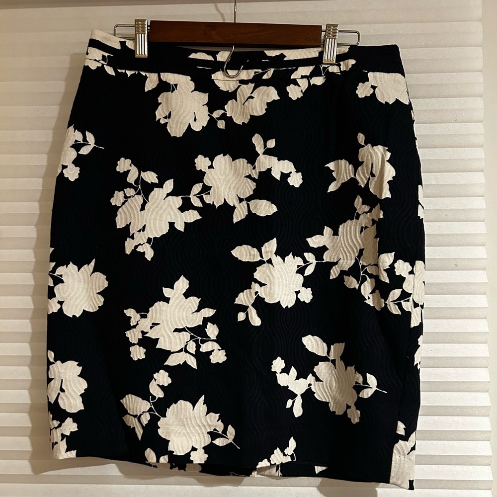 Talbots skirt navy and white